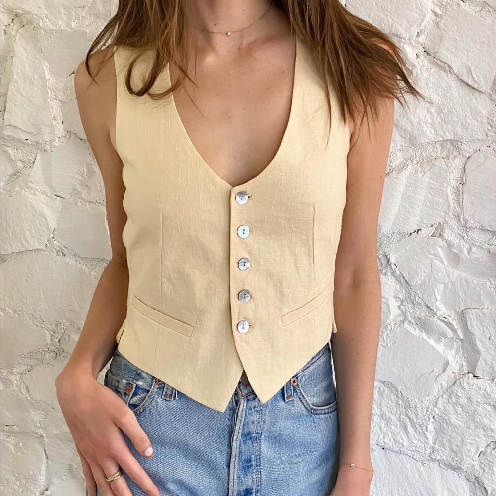 SCOUT Goods USA Butter Yellow Desert Linen The Vest Top Pearl Button-Down Size M
